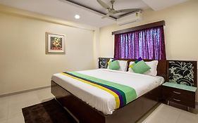 Treebo Marina Grand, Railway Station